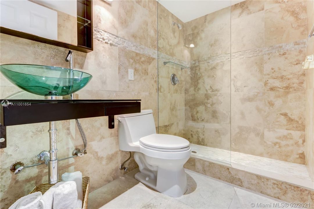 Recently Sold: $325,000 (3 beds, 2 baths, 1565 Square Feet)