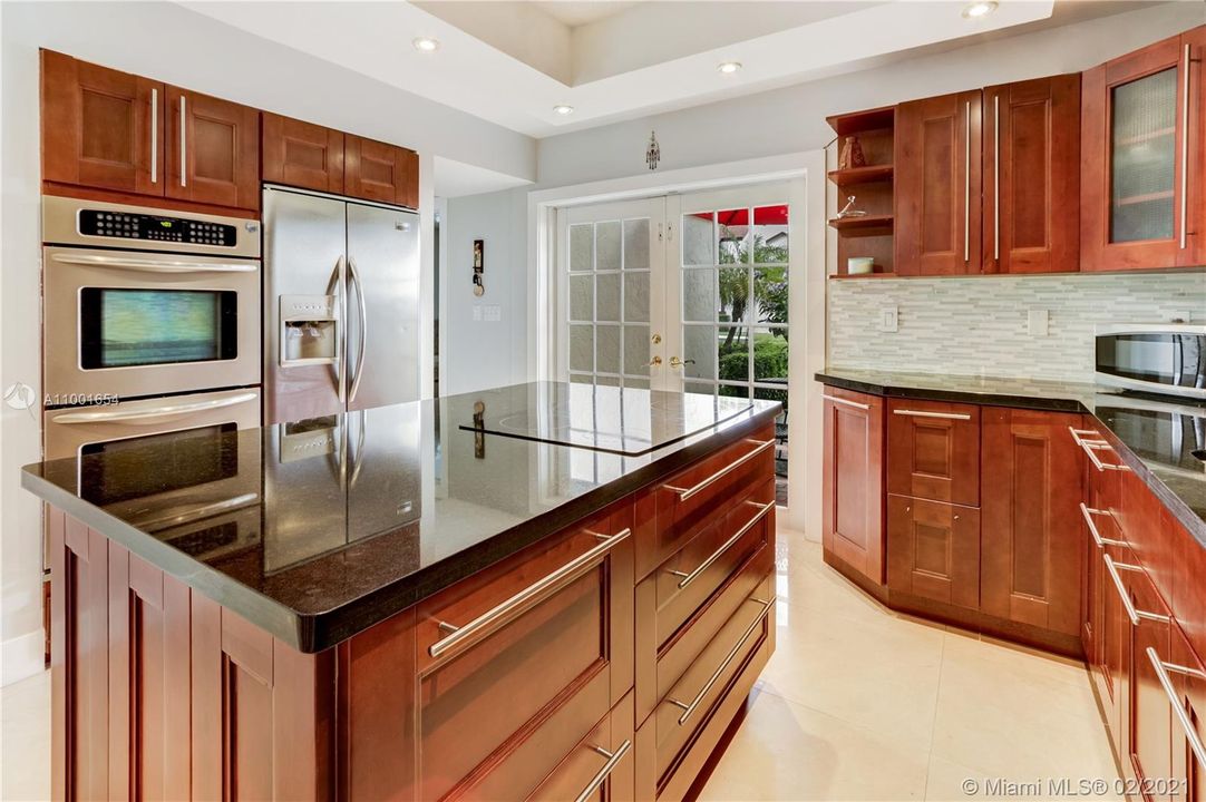 Recently Sold: $325,000 (3 beds, 2 baths, 1565 Square Feet)