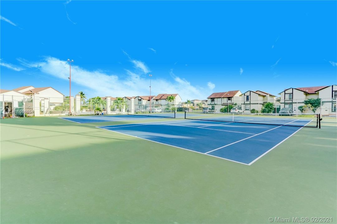 Recently Sold: $325,000 (3 beds, 2 baths, 1565 Square Feet)