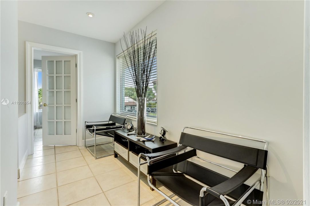 Recently Sold: $325,000 (3 beds, 2 baths, 1565 Square Feet)