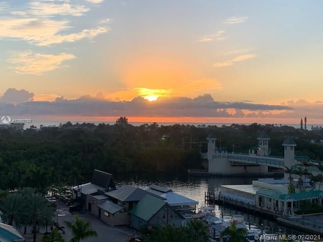 Recently Rented: $3,100 (3 beds, 2 baths, 1646 Square Feet)