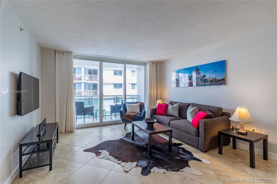 Recently Rented: $2,100 (1 beds, 1 baths, 808 Square Feet)