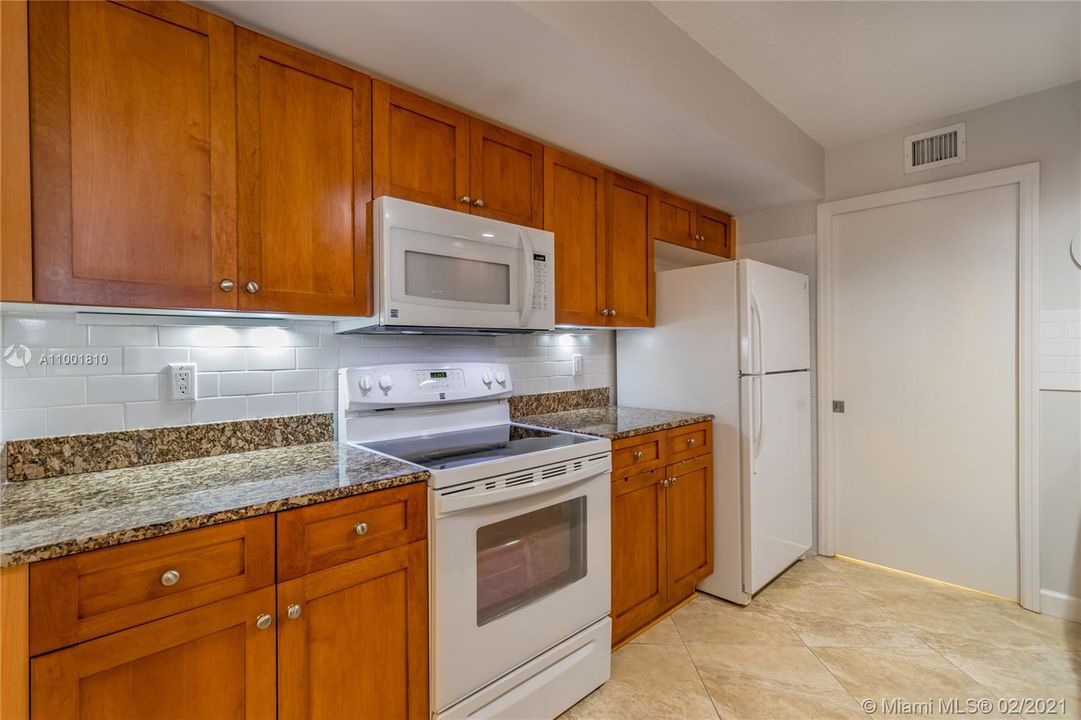Recently Rented: $2,100 (1 beds, 1 baths, 808 Square Feet)
