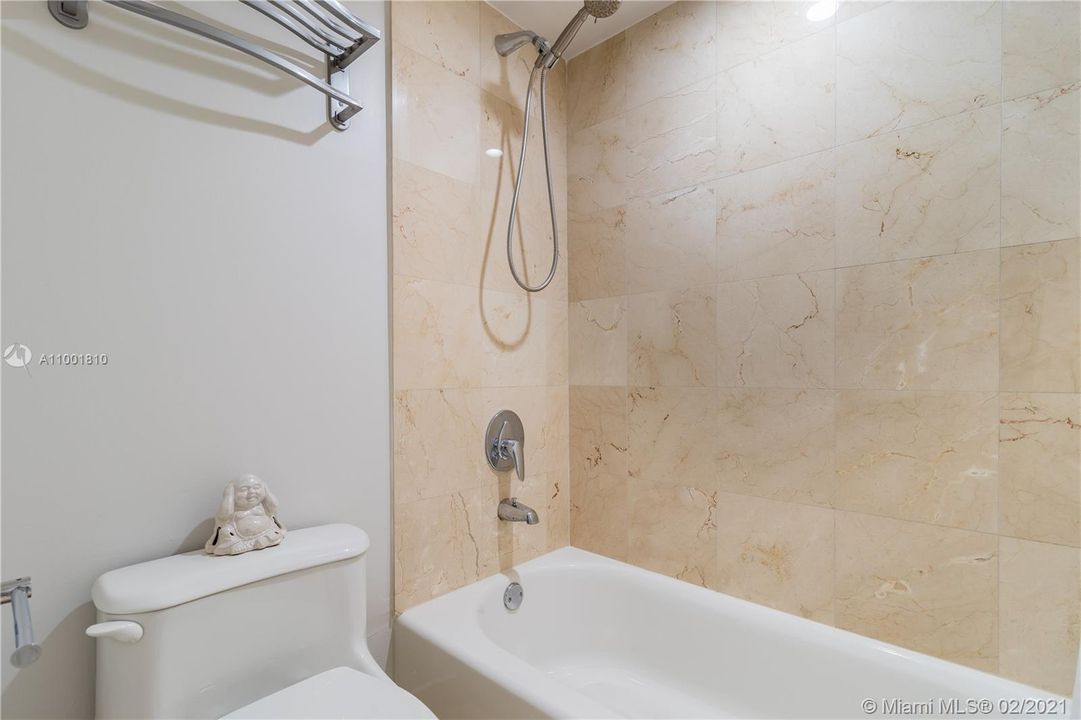 最近租的: $2,100 (1 贝兹, 1 浴室, 808 平方英尺)