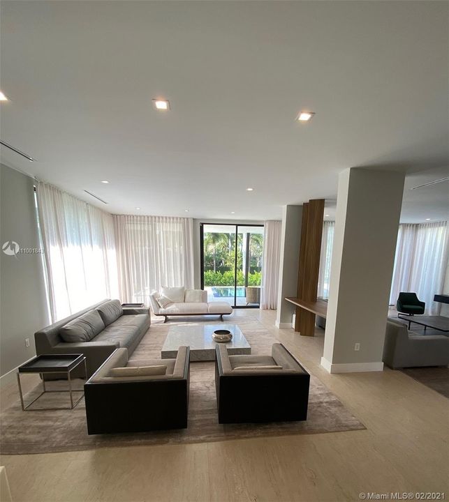 Recently Sold: $4,590,000 (4 beds, 4 baths, 3565 Square Feet)