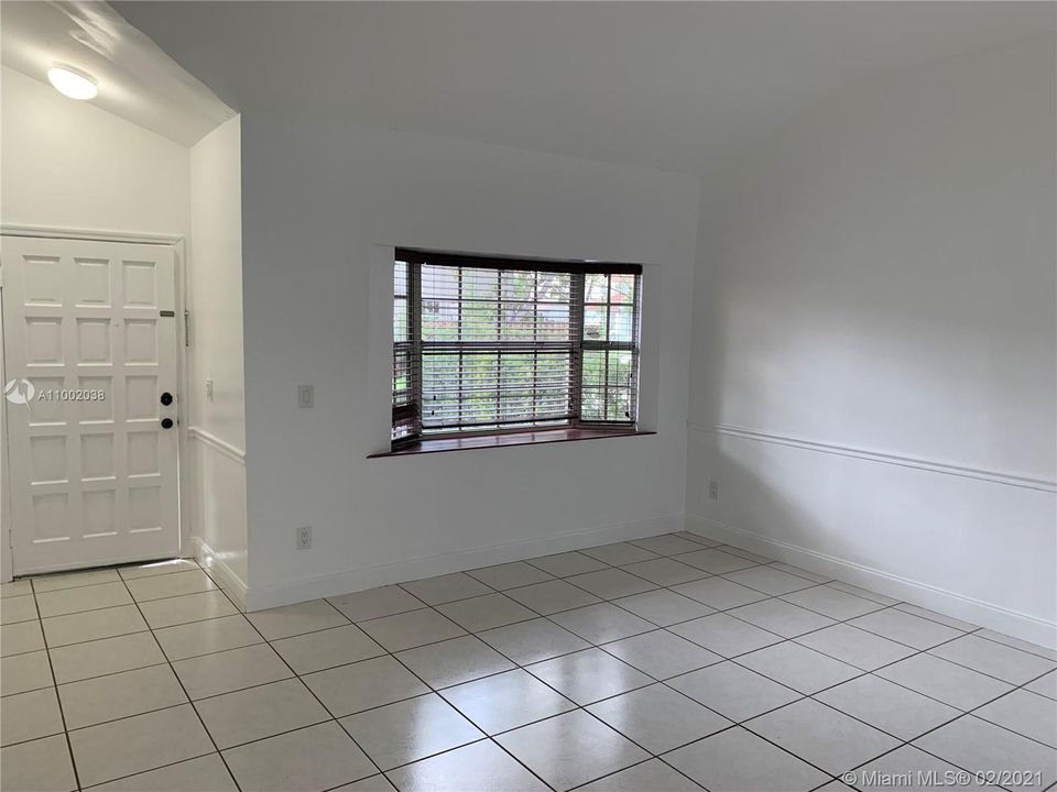 Recently Rented: $1,950 (3 beds, 2 baths, 1023 Square Feet)