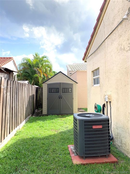 Recently Rented: $1,950 (3 beds, 2 baths, 1023 Square Feet)