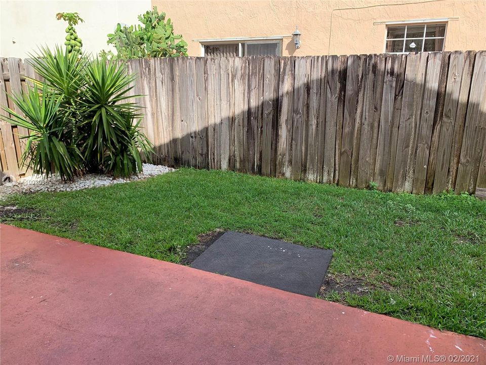 Recently Rented: $1,950 (3 beds, 2 baths, 1023 Square Feet)