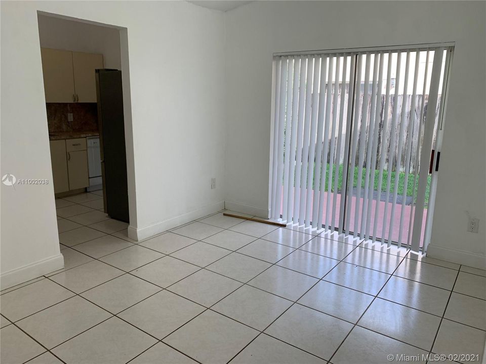Recently Rented: $1,950 (3 beds, 2 baths, 1023 Square Feet)