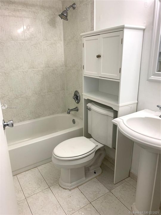 Recently Rented: $1,950 (3 beds, 2 baths, 1023 Square Feet)