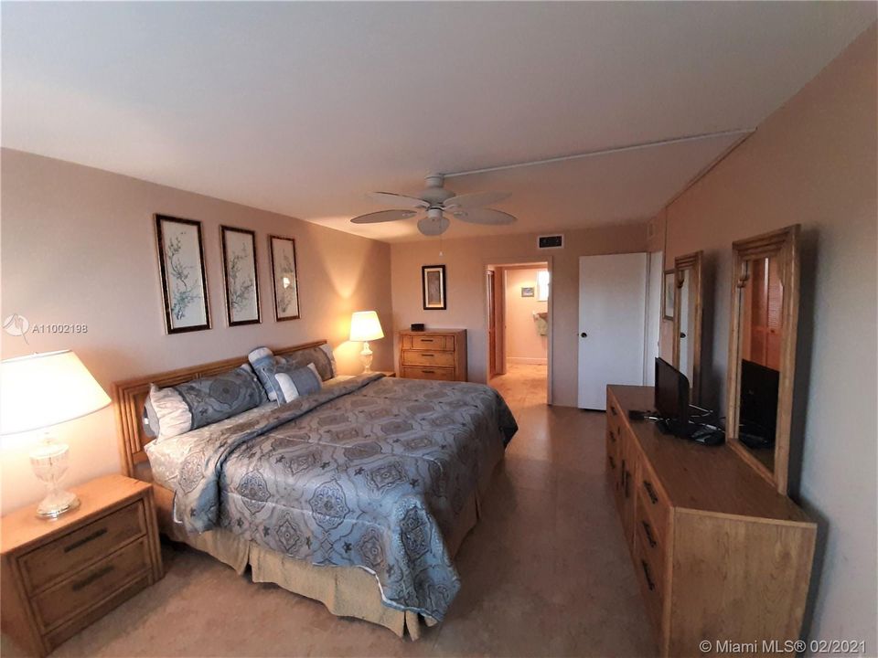 Recently Sold: $374,500 (2 beds, 2 baths, 1179 Square Feet)