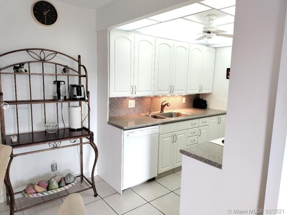 Recently Rented: $1,100 (1 beds, 1 baths, 738 Square Feet)