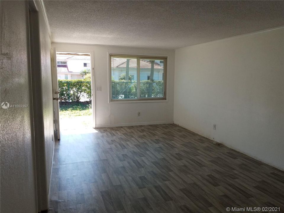 Recently Rented: $1,000 (2 beds, 1 baths, 838 Square Feet)