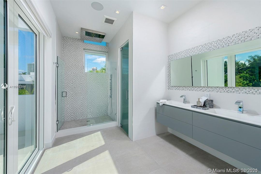 Недавно арендовано: $50,000 (5 спален, 6 ванн, 5199 Квадратных фут)