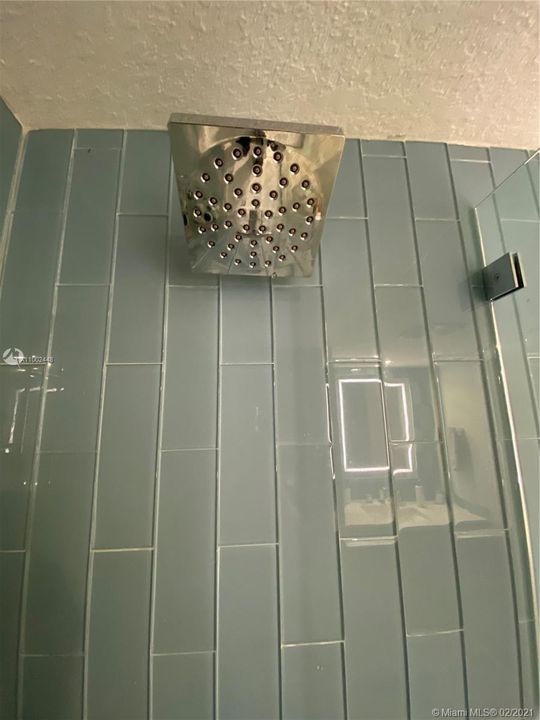 Shower wall, Glass tiles