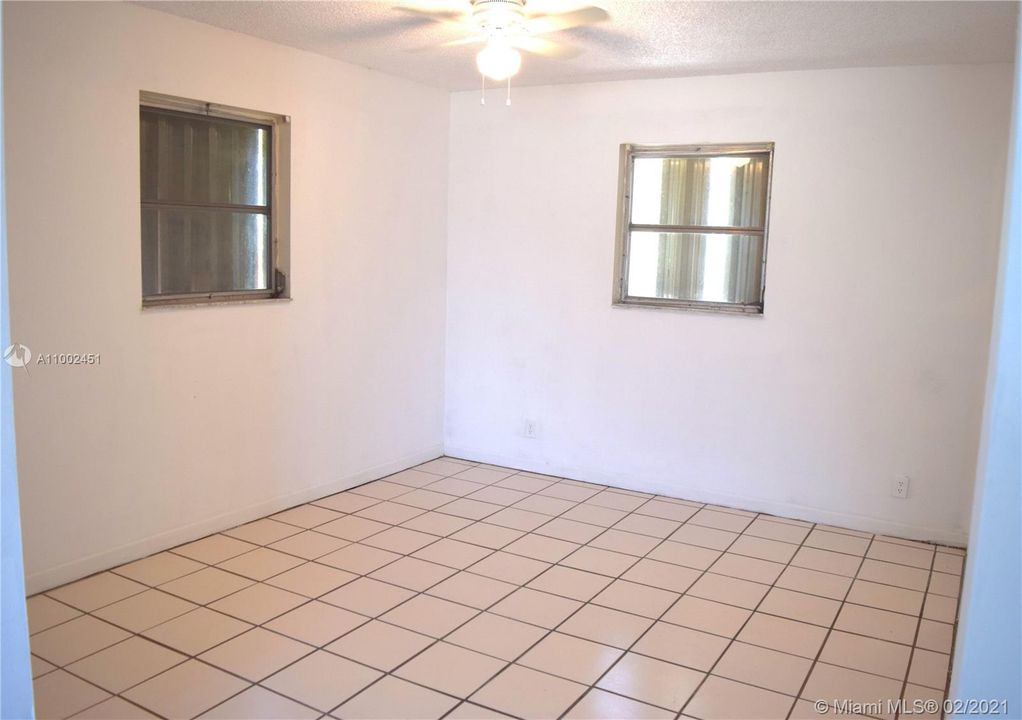 Recently Rented: $1,675 (3 beds, 2 baths, 1572 Square Feet)