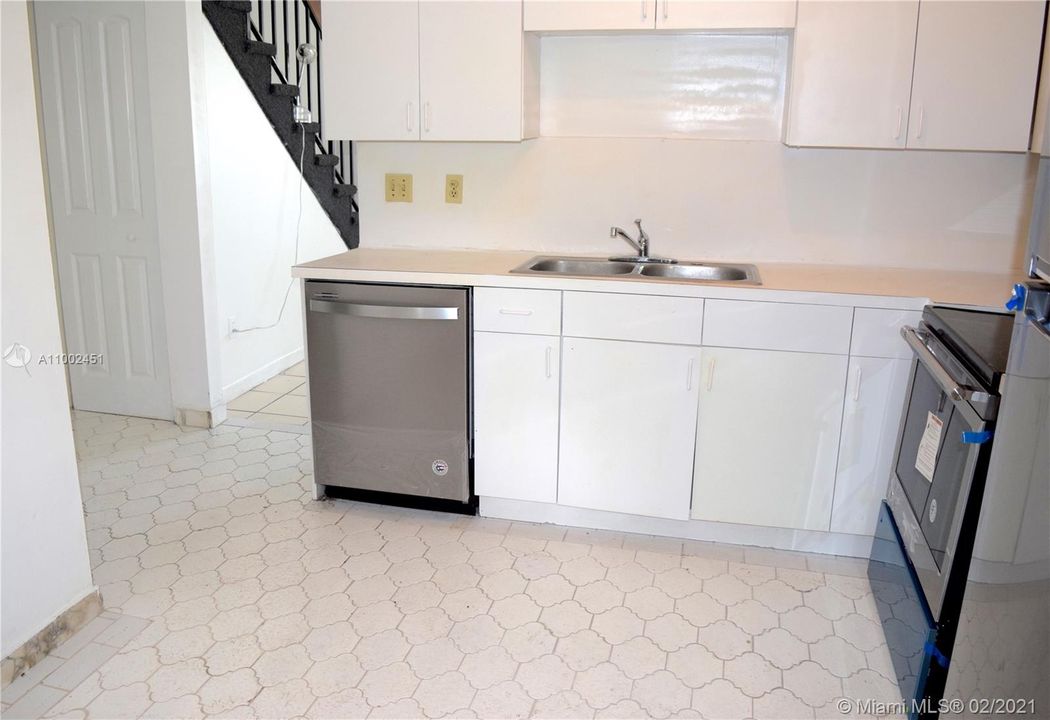 Recently Rented: $1,675 (3 beds, 2 baths, 1572 Square Feet)