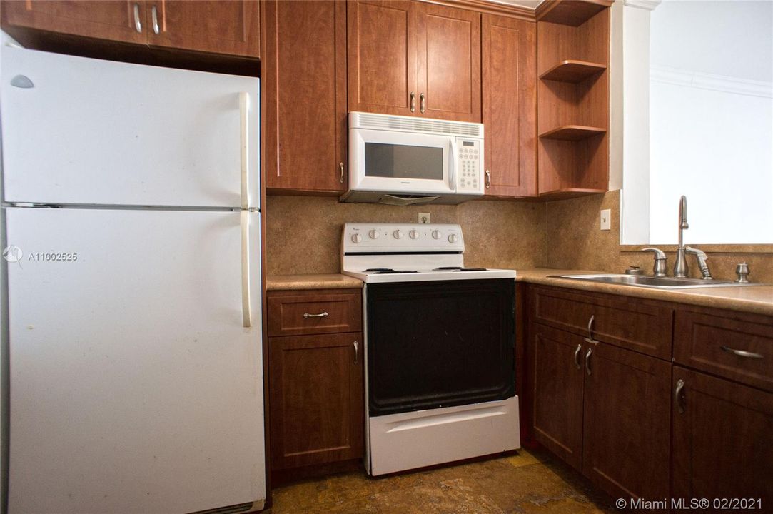 Recently Sold: $95,000 (1 beds, 1 baths, 826 Square Feet)