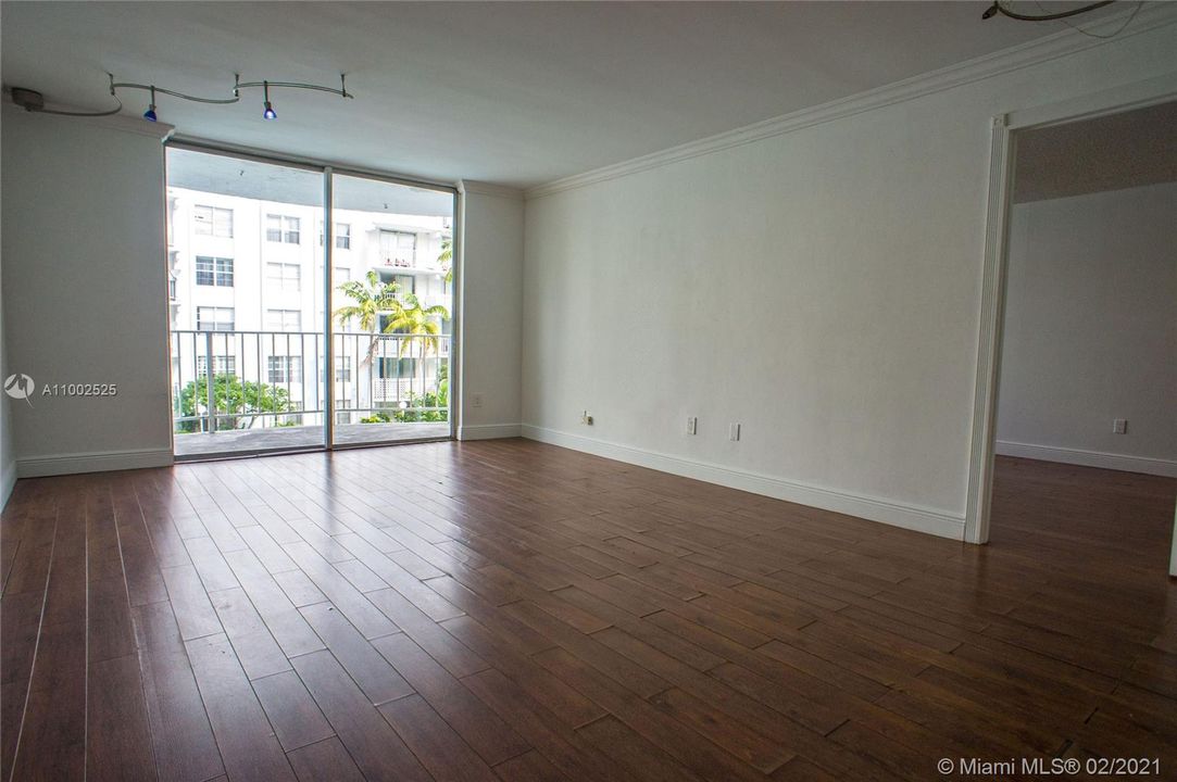 Recently Sold: $95,000 (1 beds, 1 baths, 826 Square Feet)