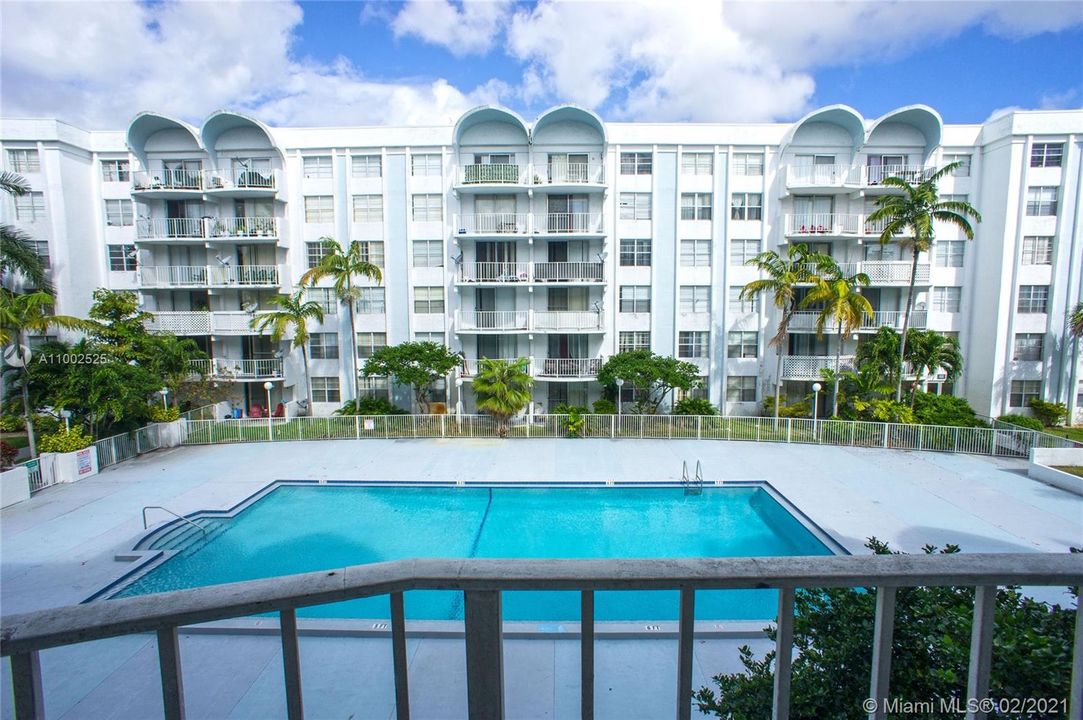 Recently Sold: $95,000 (1 beds, 1 baths, 826 Square Feet)