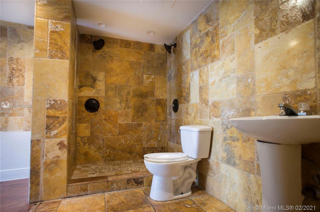 Recently Sold: $95,000 (1 beds, 1 baths, 826 Square Feet)