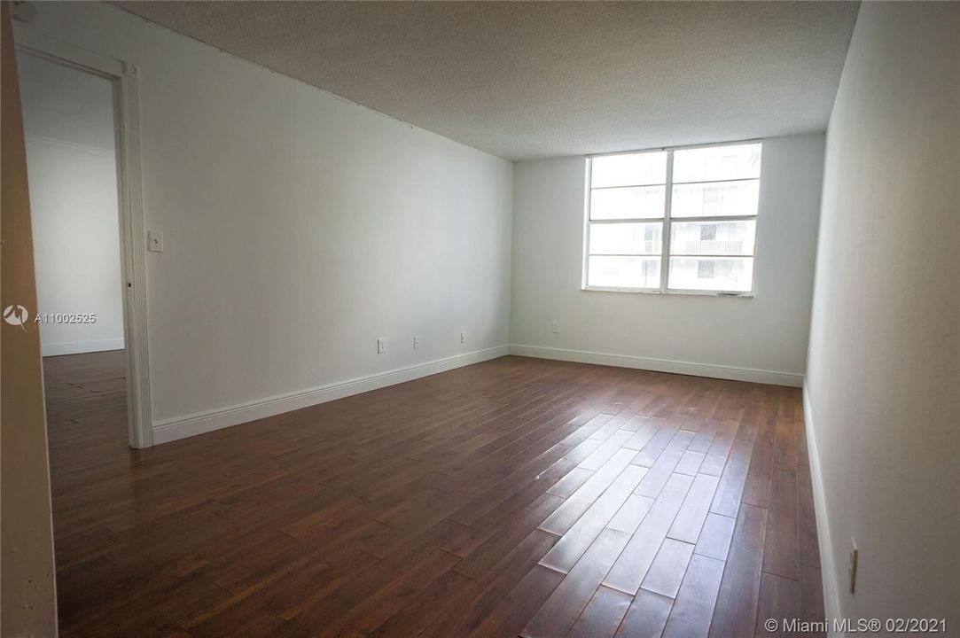 Recently Sold: $95,000 (1 beds, 1 baths, 826 Square Feet)