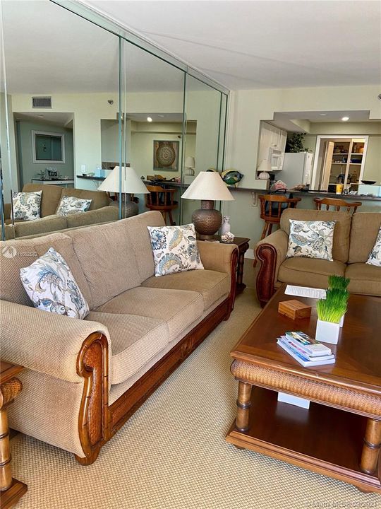 最近租的: $2,500 (2 贝兹, 2 浴室, 1307 平方英尺)