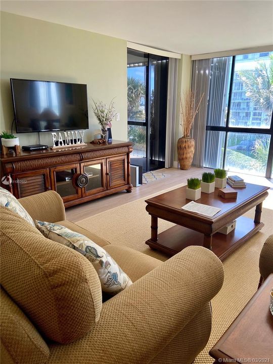 最近租的: $2,500 (2 贝兹, 2 浴室, 1307 平方英尺)