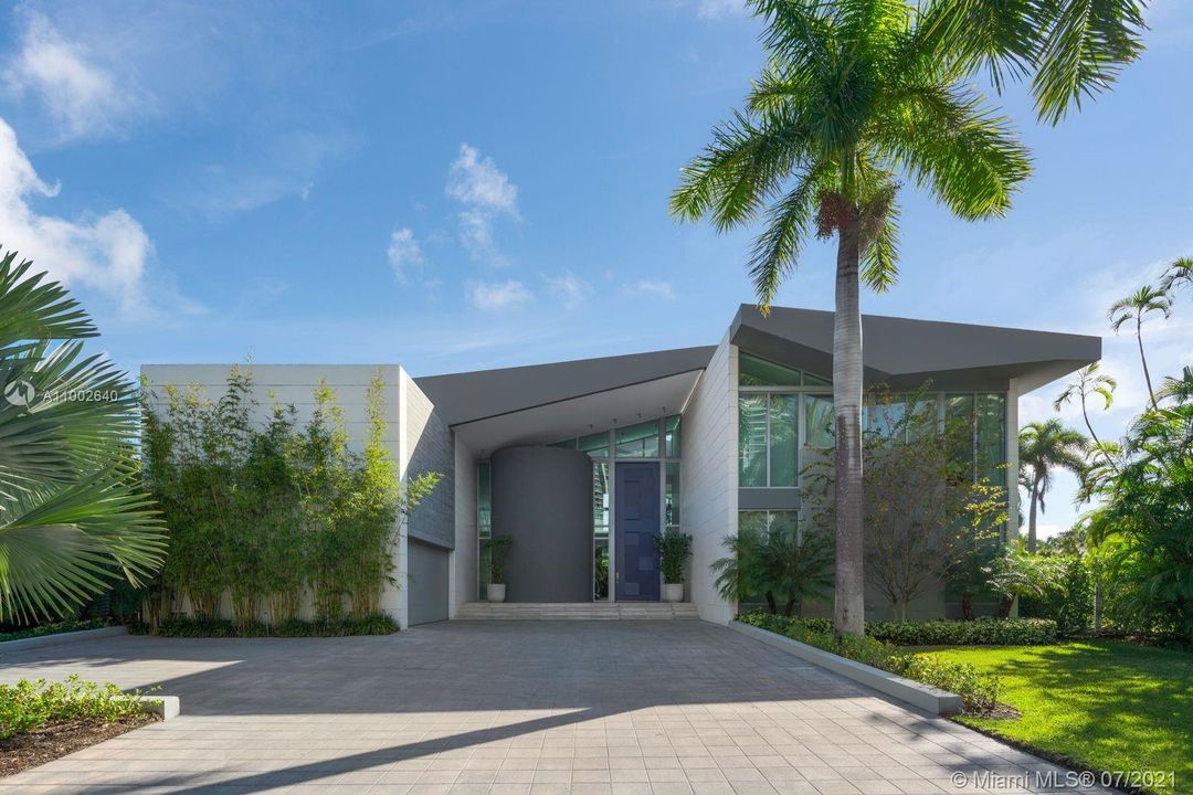 Recently Sold: $14,900,000 (8 beds, 9 baths, 9092 Square Feet)