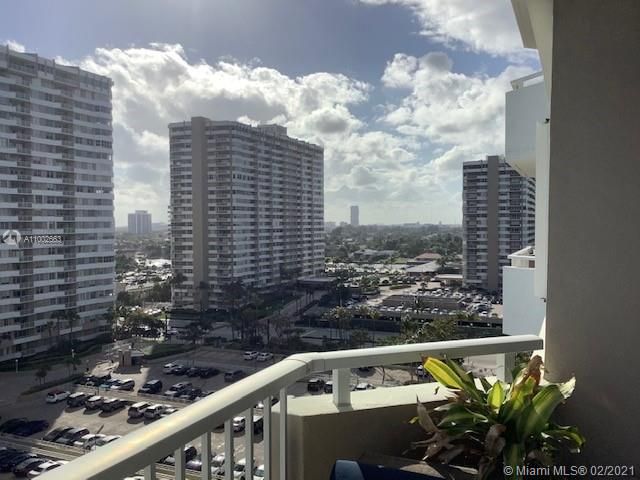 Recently Sold: $319,000 (1 beds, 1 baths, 870 Square Feet)