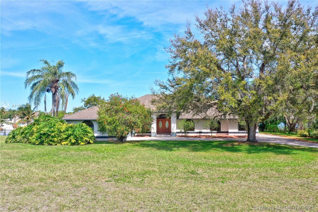 Recently Sold: $975,000 (5 beds, 3 baths, 3236 Square Feet)