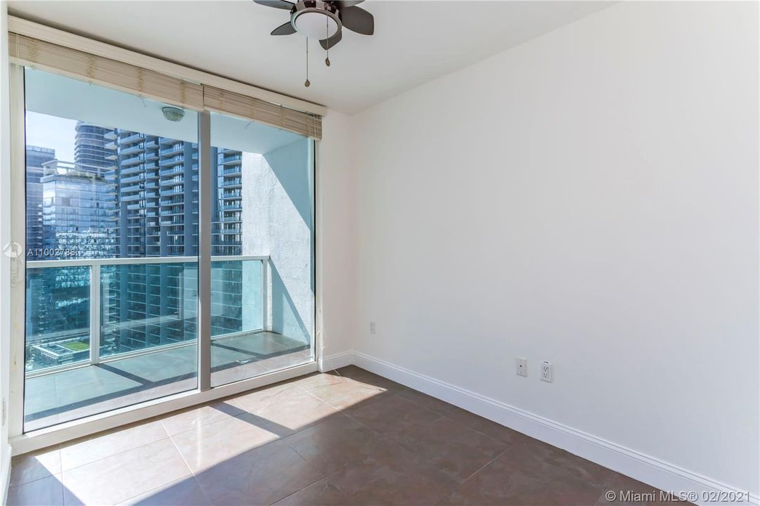 Recently Sold: $400,000 (2 beds, 2 baths, 1402 Square Feet)