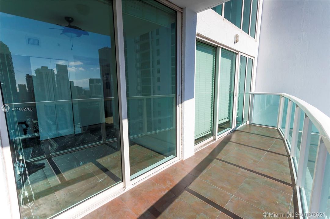 Recently Sold: $400,000 (2 beds, 2 baths, 1402 Square Feet)