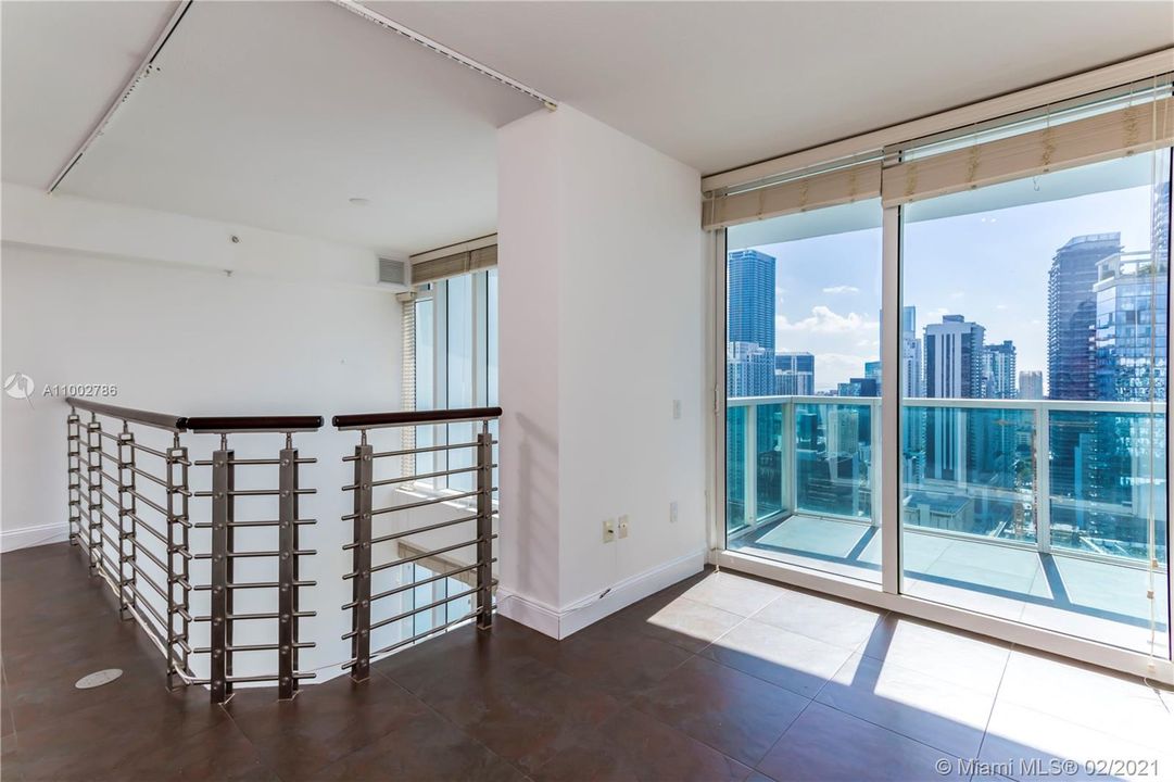 Recently Sold: $400,000 (2 beds, 2 baths, 1402 Square Feet)