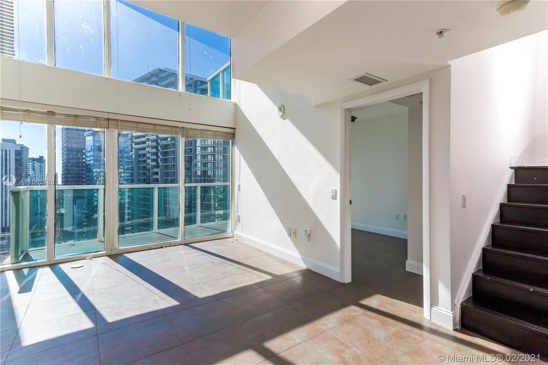 Recently Sold: $400,000 (2 beds, 2 baths, 1402 Square Feet)