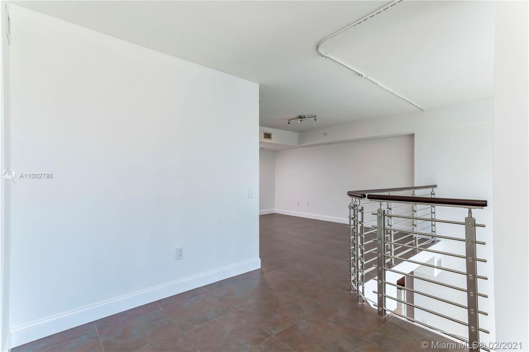 Recently Sold: $400,000 (2 beds, 2 baths, 1402 Square Feet)