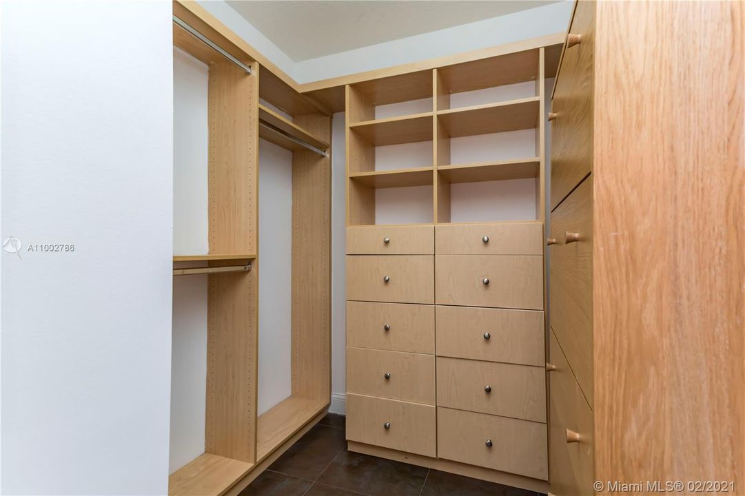 Recently Sold: $400,000 (2 beds, 2 baths, 1402 Square Feet)