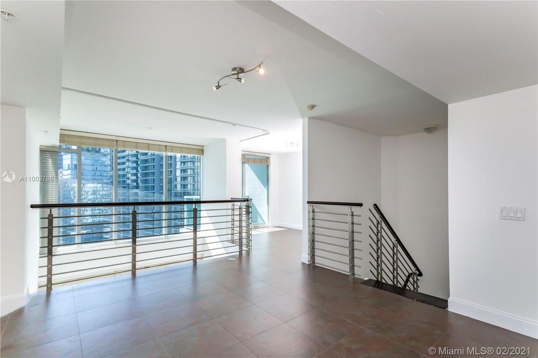 Recently Sold: $400,000 (2 beds, 2 baths, 1402 Square Feet)