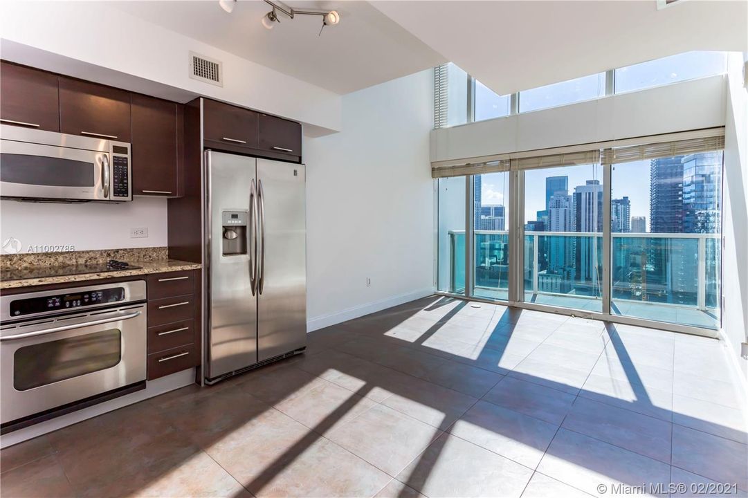 Recently Sold: $400,000 (2 beds, 2 baths, 1402 Square Feet)