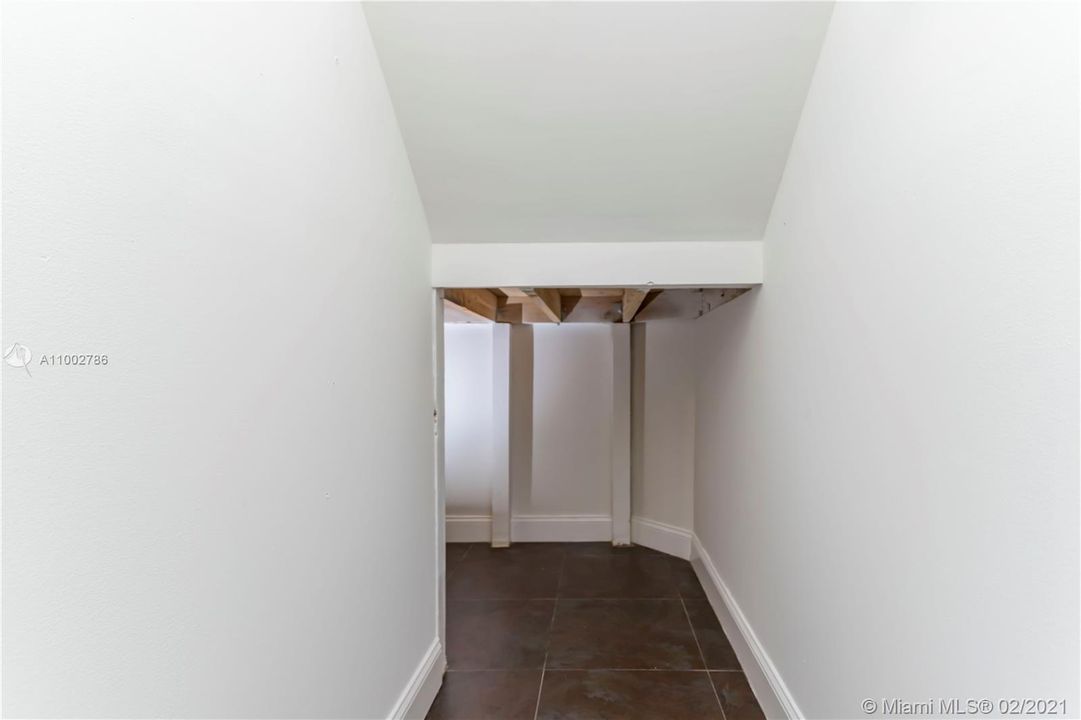 Recently Sold: $400,000 (2 beds, 2 baths, 1402 Square Feet)