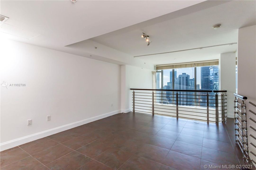 Recently Sold: $400,000 (2 beds, 2 baths, 1402 Square Feet)