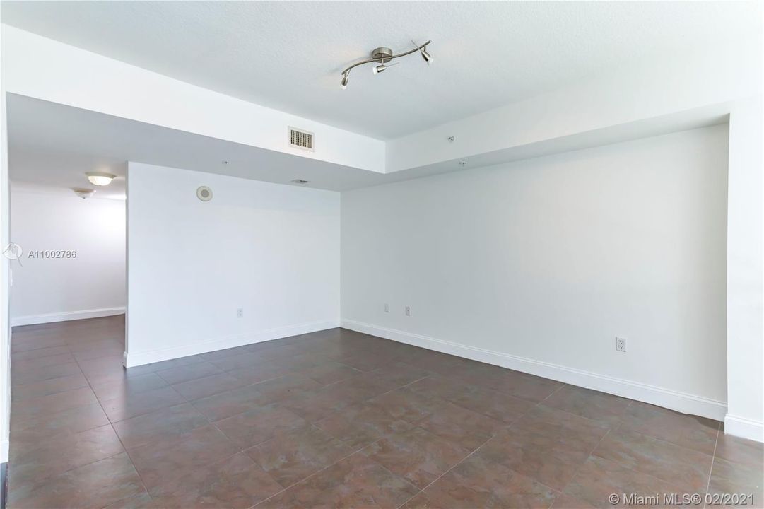 Recently Sold: $400,000 (2 beds, 2 baths, 1402 Square Feet)