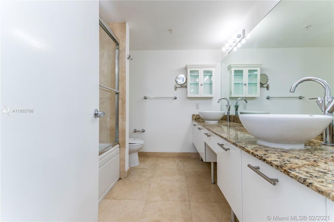 Recently Sold: $400,000 (2 beds, 2 baths, 1402 Square Feet)