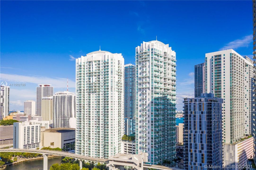 Recently Sold: $400,000 (2 beds, 2 baths, 1402 Square Feet)