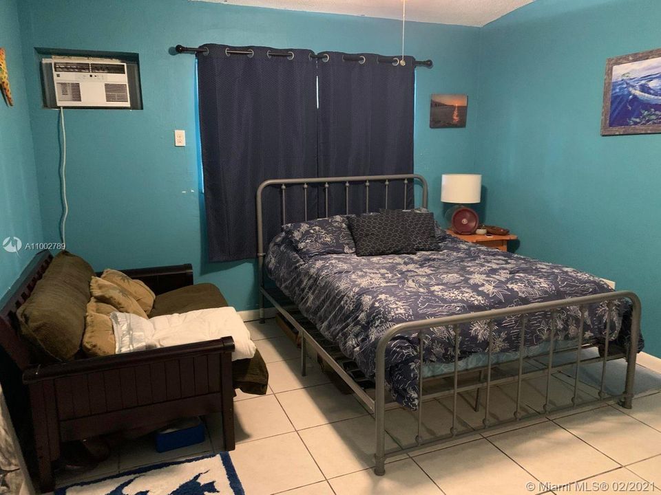 Vendido Recientemente: $560,000 (4 camas, 2 baños, 1692 Pies cuadrados)