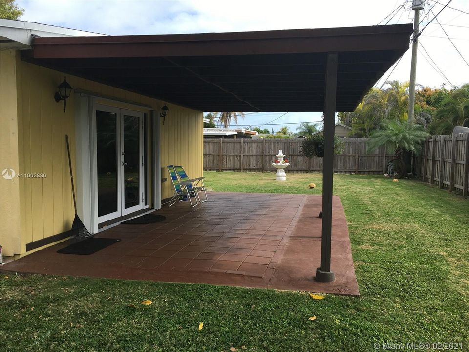 Recently Sold: $370,000 (3 beds, 2 baths, 1536 Square Feet)