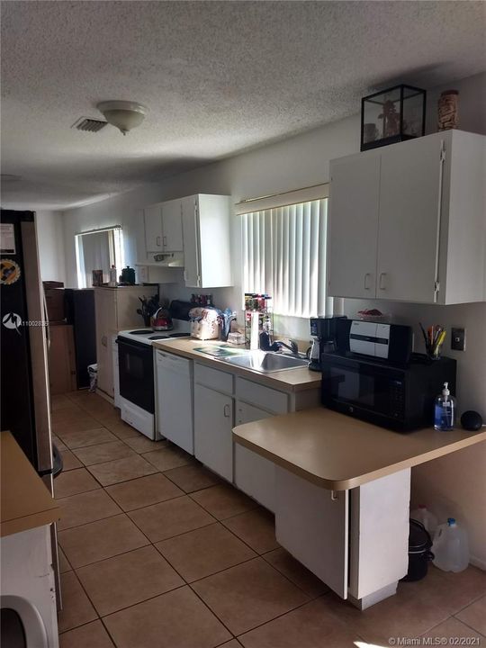 Vendido Recientemente: $199,000 (3 camas, 2 baños, 1183 Pies cuadrados)