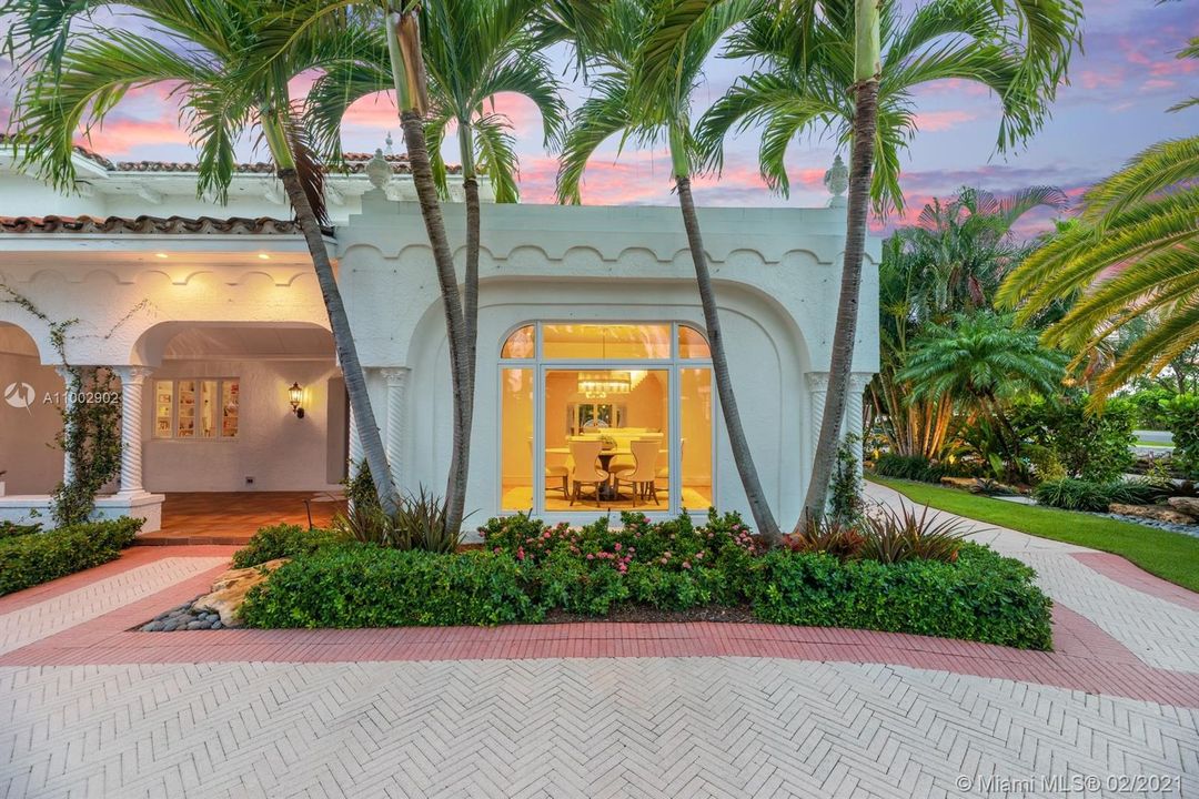 Recently Sold: $3,499,000 (4 beds, 4 baths, 4158 Square Feet)