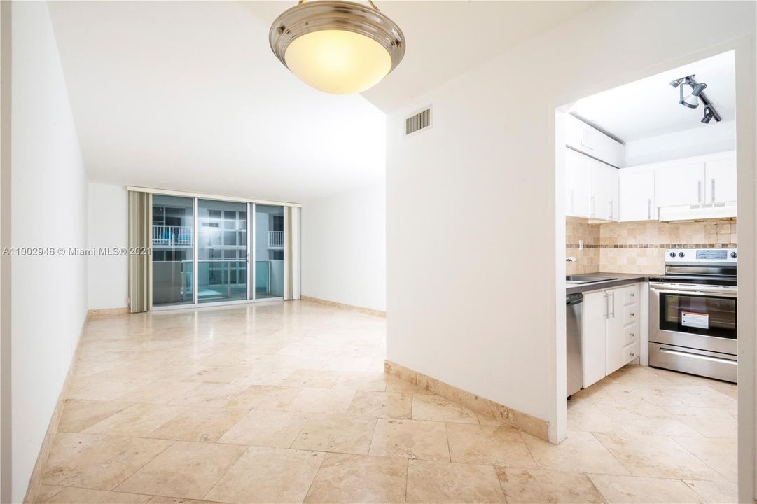 Recently Sold: $270,000 (1 beds, 1 baths, 837 Square Feet)