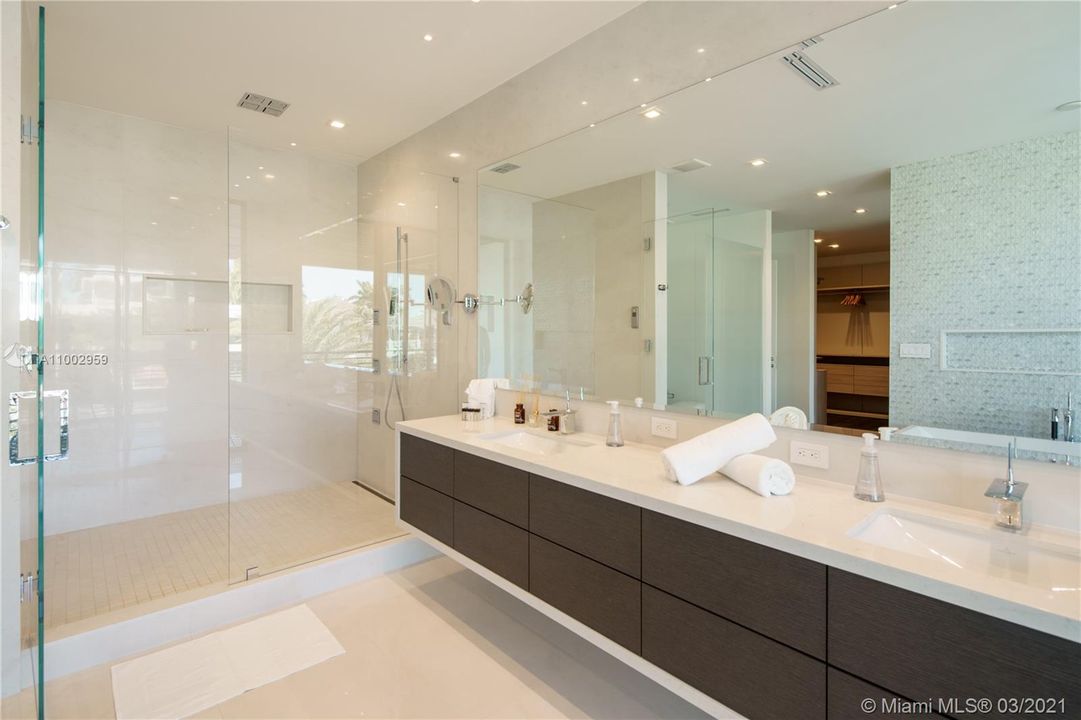 Недавно арендовано: $42,000 (4 спален, 5 ванн, 4370 Квадратных фут)